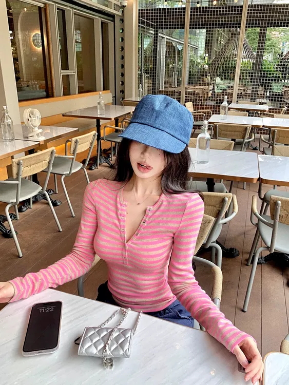 撞色条纹长袖T恤女秋冬新款修身收腰内搭打底纯欲辣妹半开领上衣