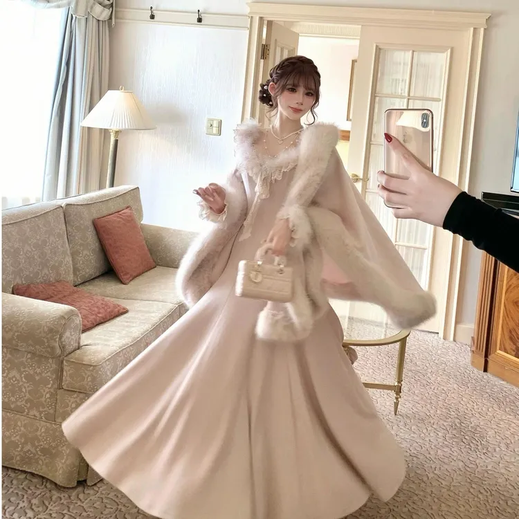 【现货】雪绒莓莓千金气质蕾丝花边毛毛针织秋冬温柔收腰显瘦连衣裙