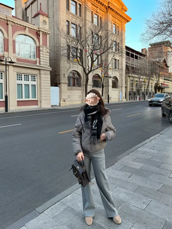 JINLI秋冬通勤灰调直筒加绒牛仔裤