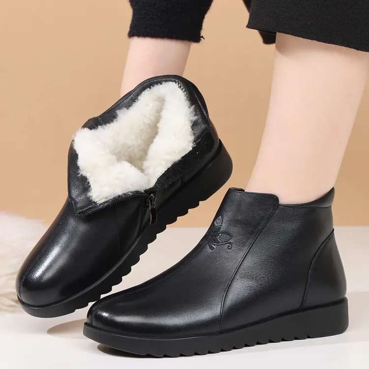 真皮羊毛中老年女棉鞋冬季加厚保暖妈妈短靴绣花百搭加绒老人皮鞋
