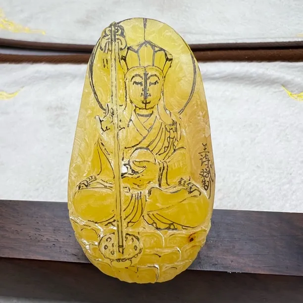 好玉易鸡油黄蜜蜡地藏王定制挂牌手工雕刻完成后会有少许损耗
