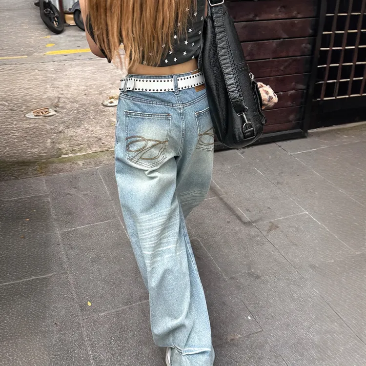 大码美式高街复古刺绣牛仔裤女秋季新款设计感宽松高腰直筒阔腿裤