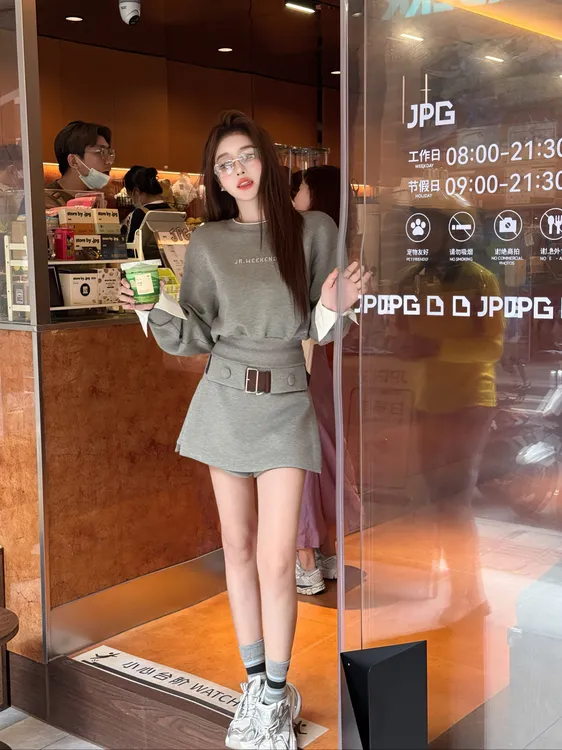 【十一家】原创【周末日记】圆领字母拼接袖上衣女+半裙两件套E90902