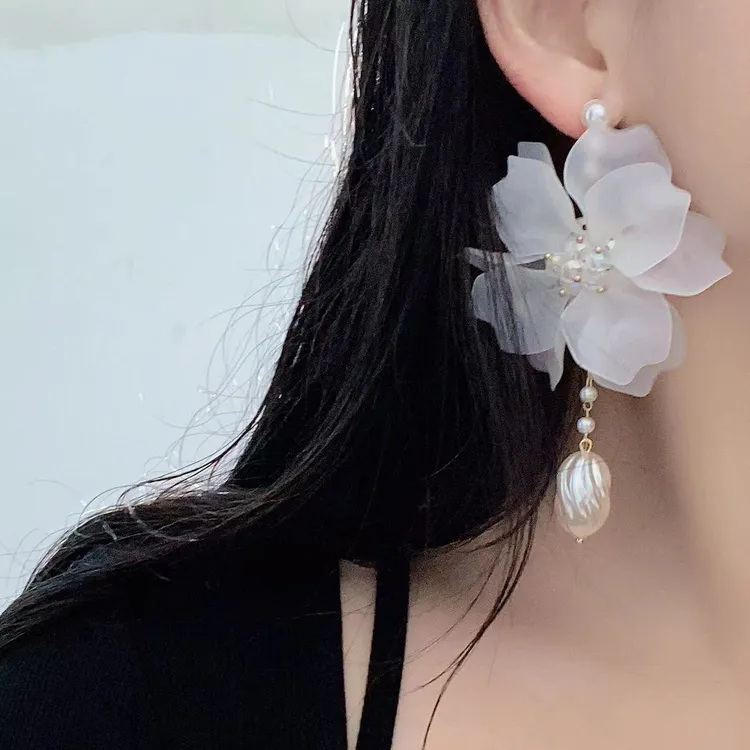 铜合金锆石耳饰 夸张白色花朵耳环高级感轻奢百搭小众设计感耳坠