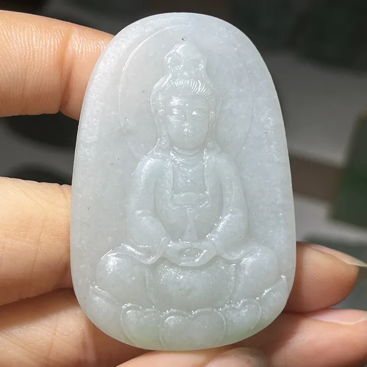 天然翡翠，正装观音牌