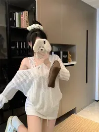 纯欲风黑色斜肩长袖针织衫女春季镂空宽松毛衣设计感防晒罩衫上衣