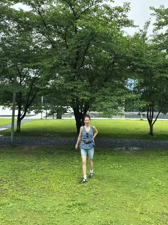 2025夏季新款韩系设计感显瘦收腰格纹背心百搭上衣女牛仔裤套装