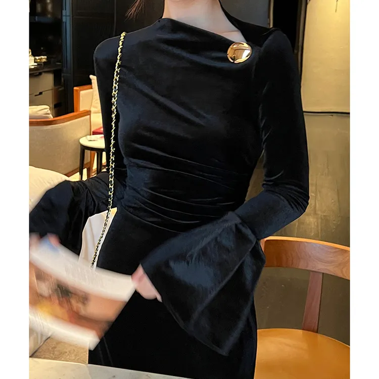 2025秋冬新款斜肩金丝绒连衣裙赫本风高端轻奢小众生日黑色礼服女