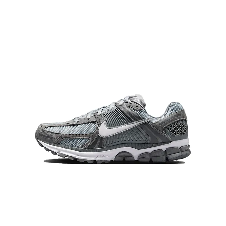 NIKE耐克男子NIKE ZOOM VOMERO 5休闲鞋HF1553-003