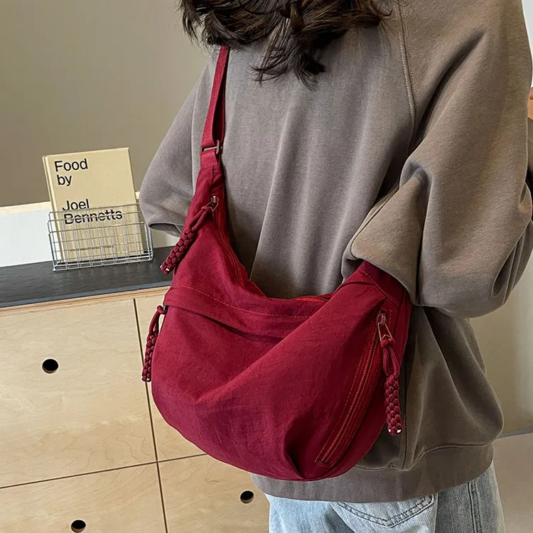 上课通勤大容量斜挎包包女帆布包2025夏新款休闲韩版腋下包饺子包