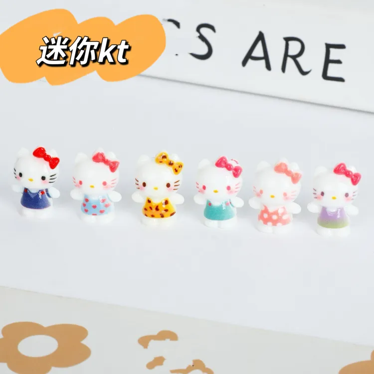 【HelloKitty凯蒂猫】迷你摆件公仔手办桌面车载摆树脂卡通DIY摆件