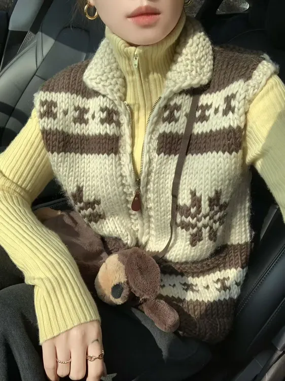 2026秋冬新款韩系咖色翻领费尔岛针织马甲黄色针织衫阔腿裤三件套