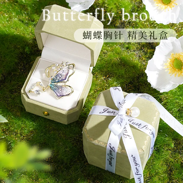 送女生的生日礼物精致仪式感订婚送姐妹女伴娘惊喜蝴蝶胸针伴手礼