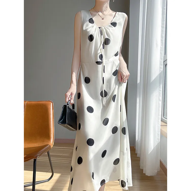 法式气质波点连衣裙夏季飘逸优雅温柔风系带收腰显瘦无袖背心长裙