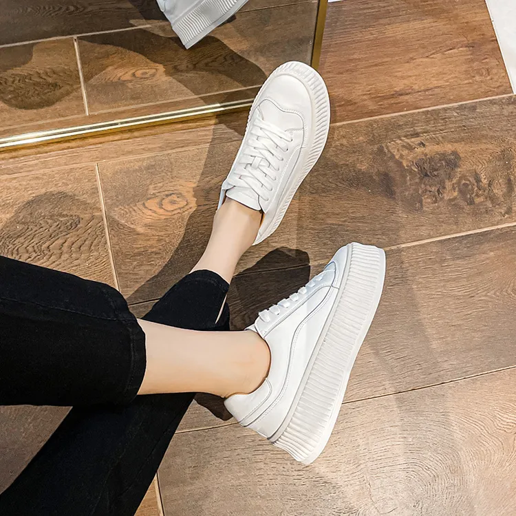 真皮小白鞋厚底2025小个子休闲百搭板鞋增高松糕饼干鞋系带单鞋女