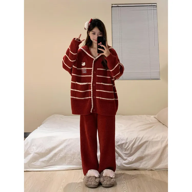 红色Kitty翻领花边半边绒睡衣女秋冬加厚保暖家居服新年红套装