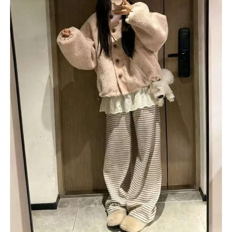 时尚套装保暖冬季女宽松型学院风短外套系扣直下摆薄款两件套