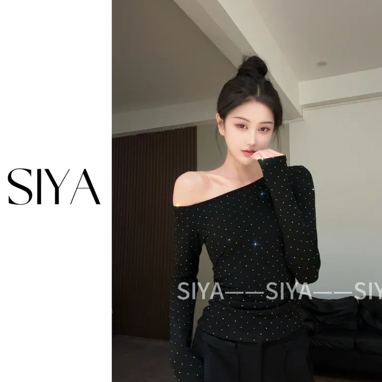 【SIYA】美式辣妹烫钻斜肩长袖T恤女初秋设计感独特别致修身上衣