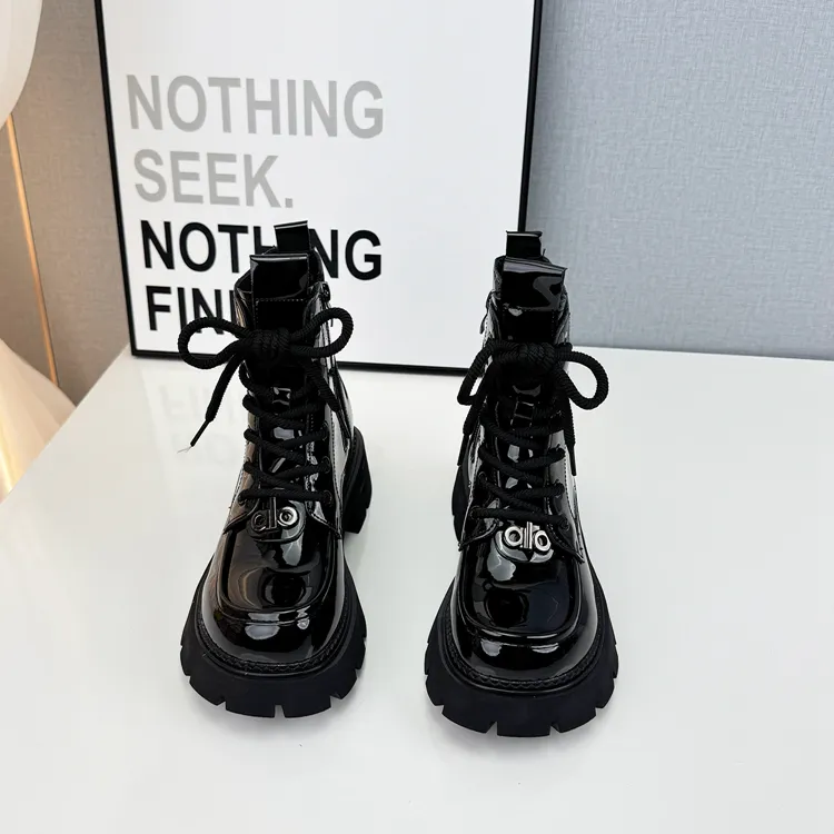 2025秋冬新款加绒加厚短靴子女英伦风保暖厚底时尚马丁靴防滑棉靴