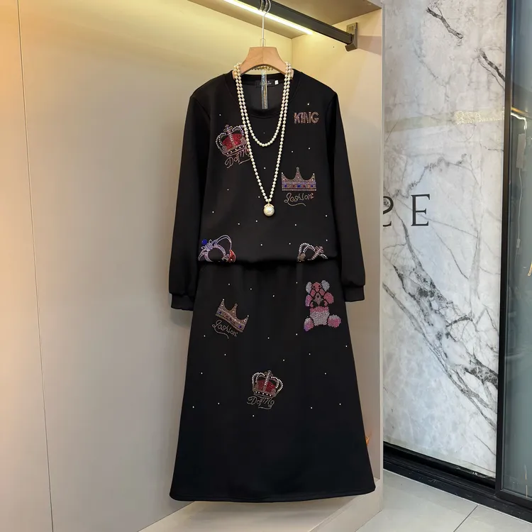 2025年秋冬新款胖mm时尚重工点钻卡通设计上衣+半裙两件套1963