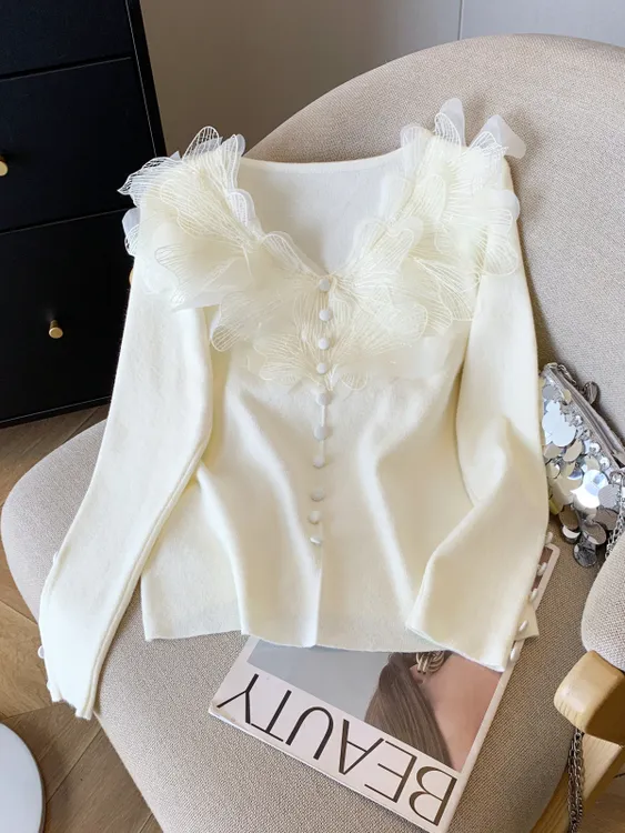 法式蕾丝v领长袖打底针织衫女气质修身内搭高级感减龄上衣K1-85