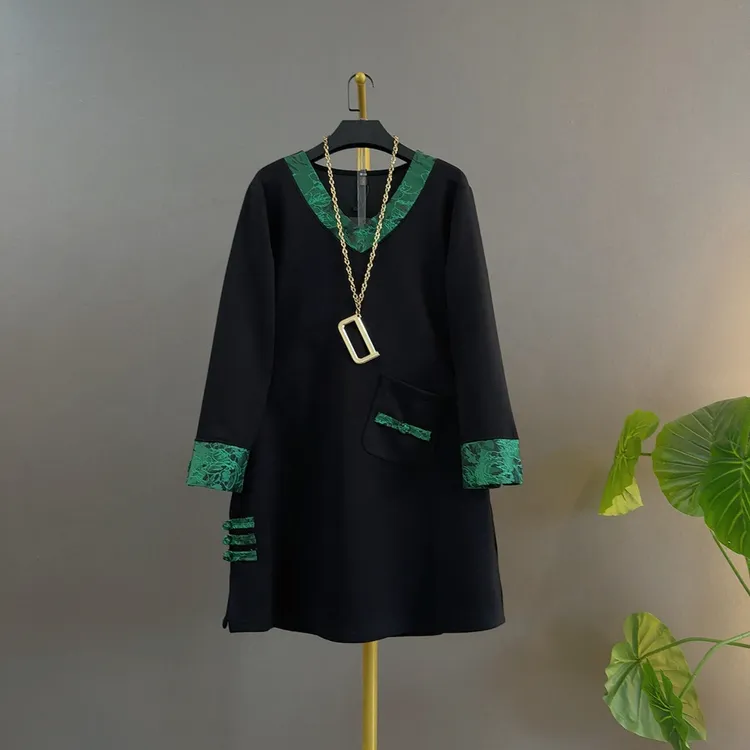 秋冬新款时尚国风盘扣V领侧开叉洋气拼接中长款显瘦遮肉大码上衣