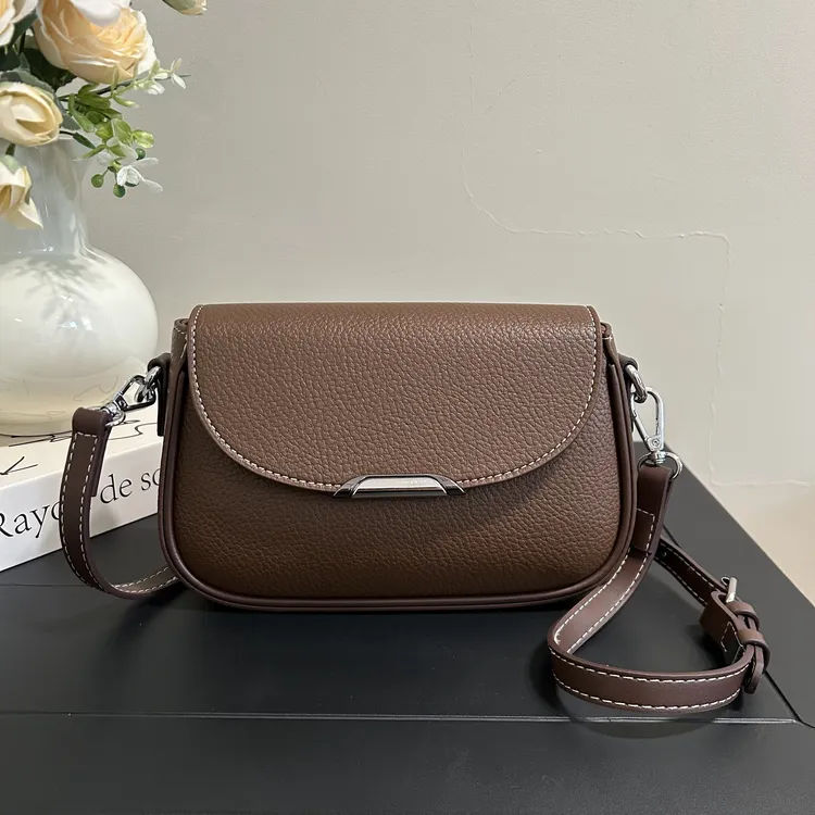 新款马鞍包秋冬时尚洋气女士斜挎真皮小众高级感简约百搭单肩轻奢