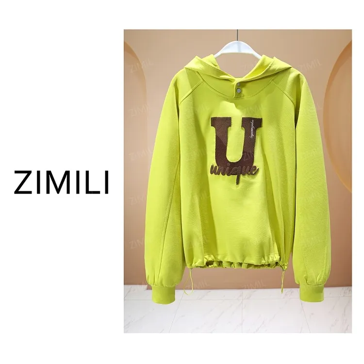 【亮哥女装】2025秋冬《秋叶》秋黄绿字母植绒刺绣连帽卫衣2742-K4