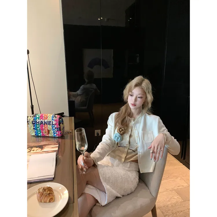 区区欧阳撞色假两件针织衫女秋季慵懒风毛衣软糯开衫复古长袖上衣