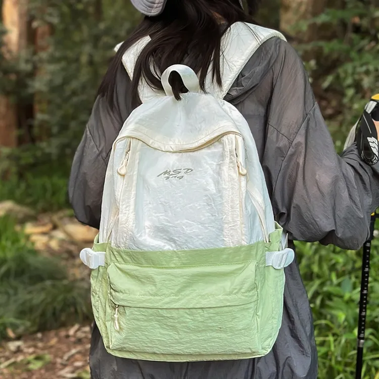 双肩包女大学生轻便户外登山旅行背包2025新款大容量夏季旅游书包