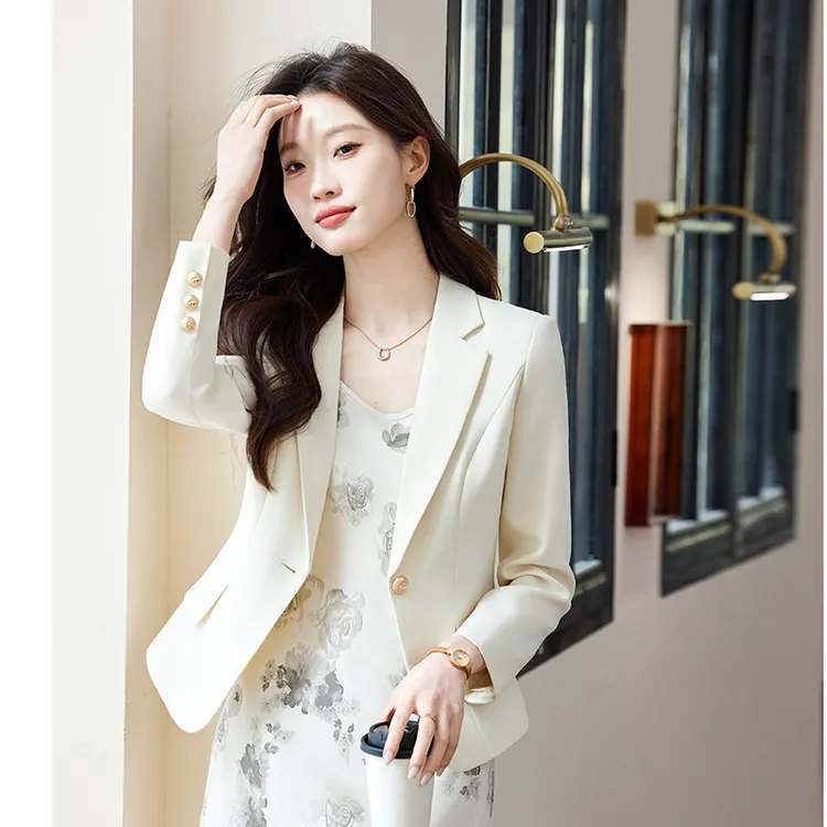 白色西装外套女春秋2025新款修身休闲高级感时尚短款西服气质上衣