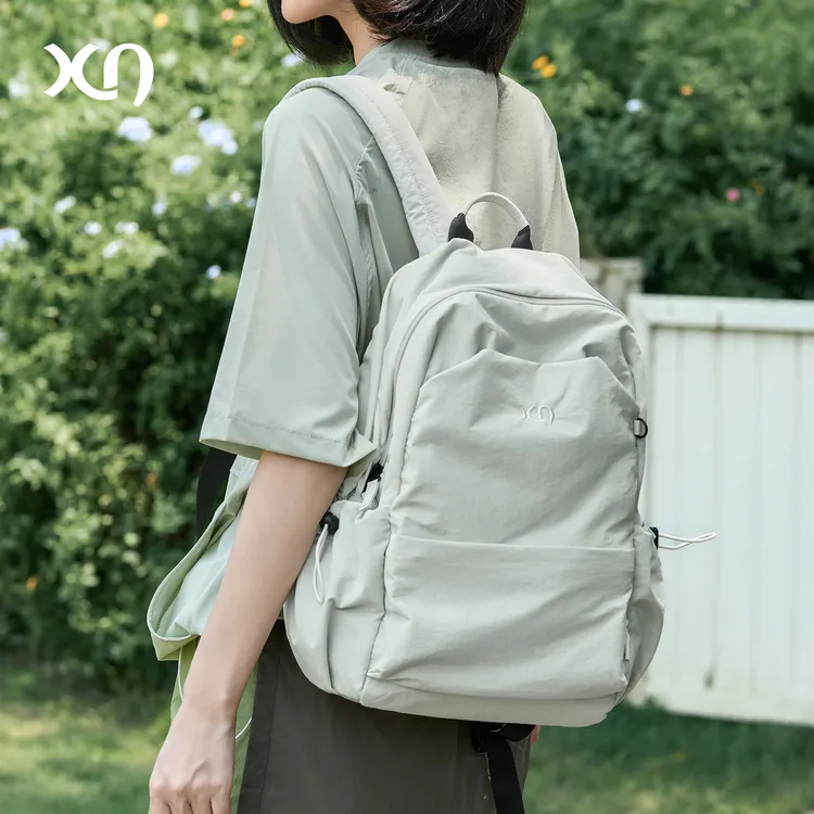 新町书包双肩包女旅游轻便背包2025新款通勤包包女款大容量电脑包