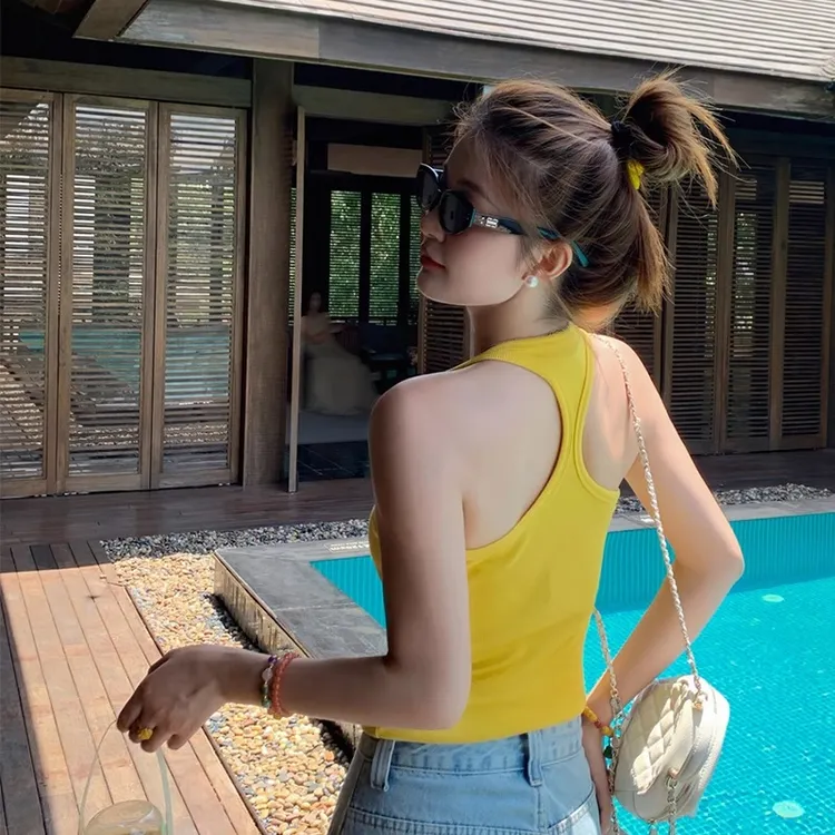 泰式多巴胺穿搭黄色吊带背心女夏外穿新款内搭无袖挂脖上衣