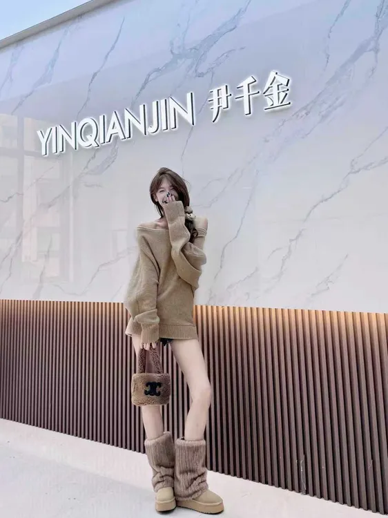 尹千金J【韩系慵懒】韩女氛围感十足 蝙蝠袖慵懒风针织上衣A101701