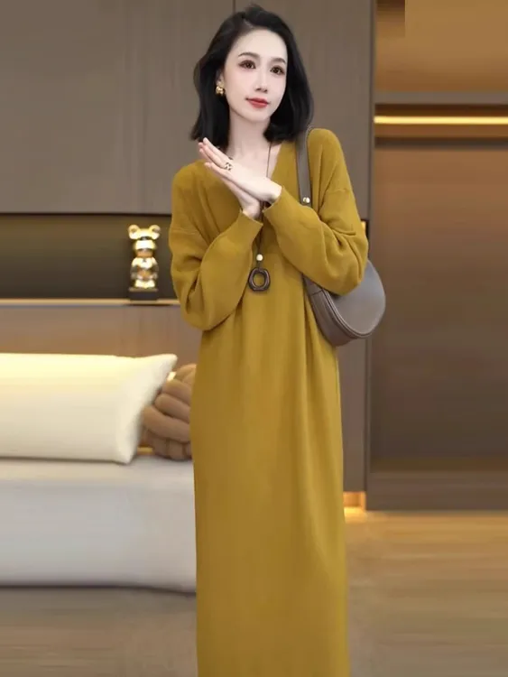 秋冬新款轻熟简约V领针织衫气质显瘦松弛感长款毛衣裙连衣裙女