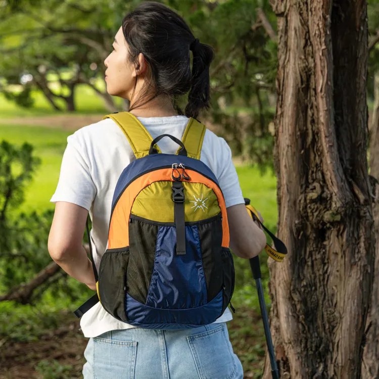 户外徒步背包女轻便登山包轻量化短途旅行双肩包2025新款出游防水