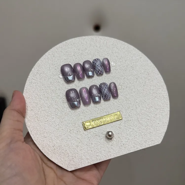 淡紫罗兰底金属法式感穿戴甲-润泽up