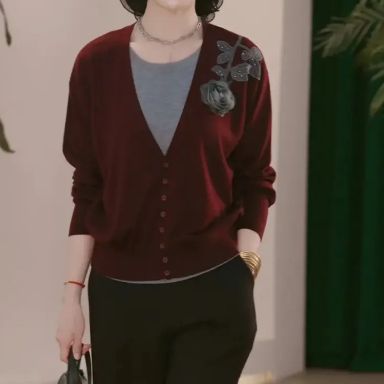 2025年新款时尚上衣服气质中年女装休闲时尚上衣