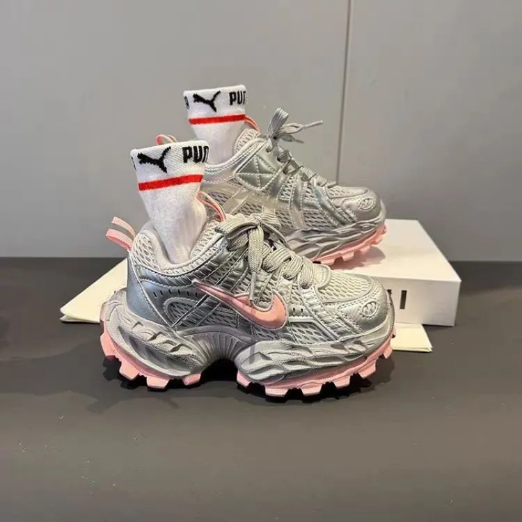 小黄鸭女童厚底防滑网面透气运动鞋儿童跑步鞋2025春中大童系带潮