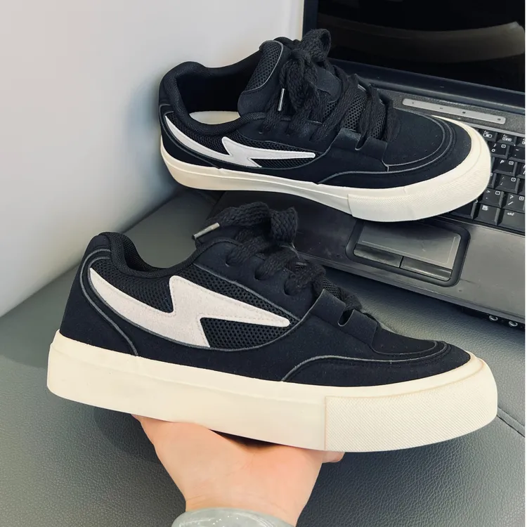 新款男鞋休闲风男友风系带嘻哈风闪电板鞋复古潮流ins运动鞋潮鞋