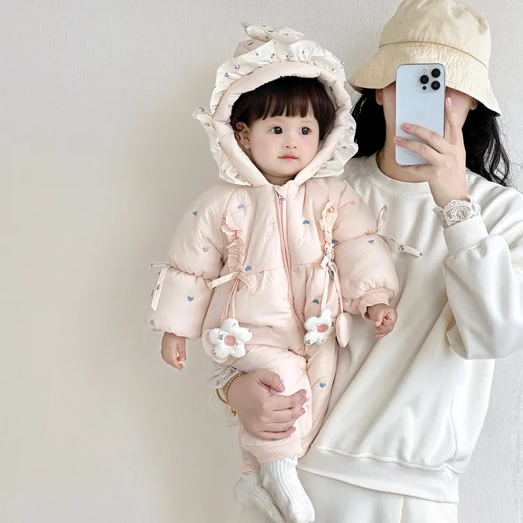 婴儿冬季连体衣加厚棉服女宝满月百天公主棉袄可爱超萌新生儿衣服