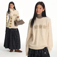 江南先生NewJNXSlogo粗线绣双重混纱仿貂毛小花圆领宽松保暖毛衣