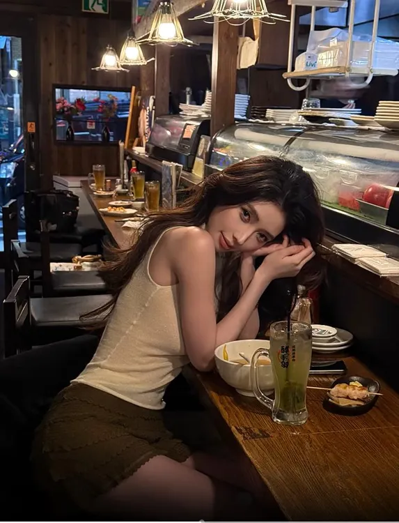 辣妹性感紧身高领针织背心上衣蕾丝蛋糕裙两件套女夏季穿搭一整套