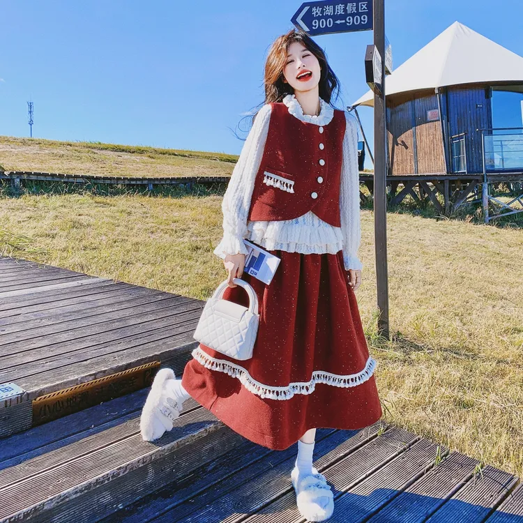 红色慵懒风衬衫马甲半身裙套装女2025秋冬新款俏皮减龄毛呢三件套