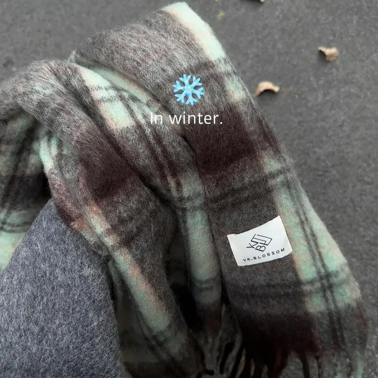 薄荷绿围巾秋冬季女韩系氛围感毛绒加厚保暖披肩送闺蜜女朋友礼物