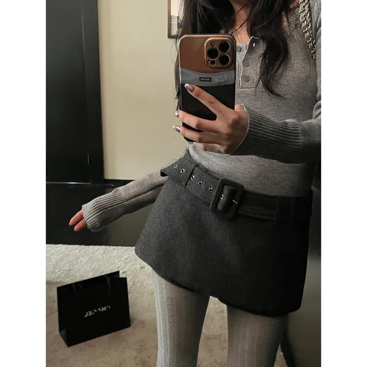 区区欧阳'新贵港女'削胯神裙！人均A4腰的斜纹磨毛感低腰微A裤裙