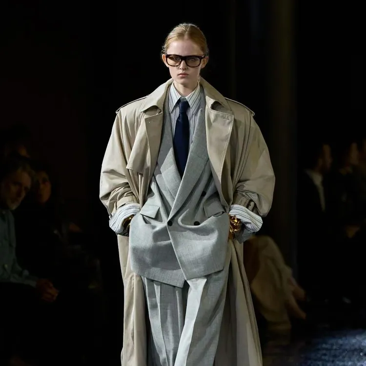 【白鸭绒-L1479】冬季轻奢百搭时尚防风御寒带帽羽绒服OW