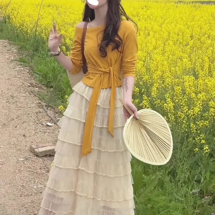 飘带少女chic春夏别致穿搭斜肩绑带T恤层次感蛋糕半身裙两件套女