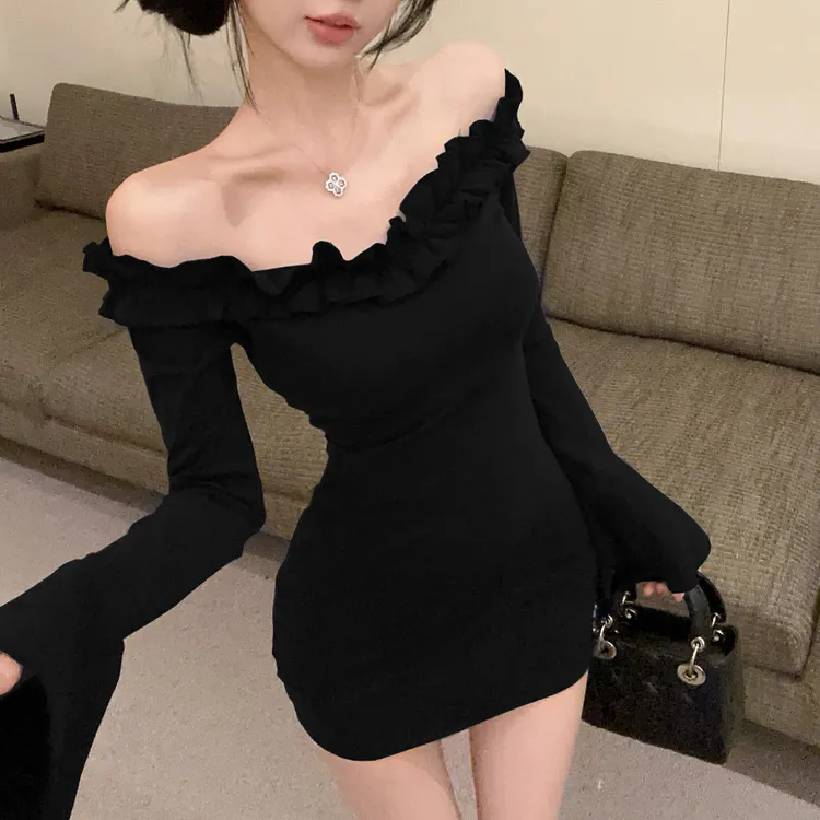 一字肩荷叶边秋冬纯欲连衣裙喇叭袖性感打底内搭收腰显瘦包臀裙棉