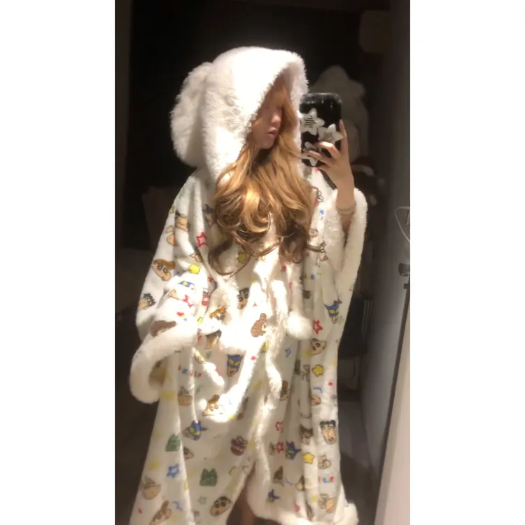 卡通蜡笔小新法兰绒睡袍女秋冬毛茸茸加厚保暖连帽外套家居服浴袍